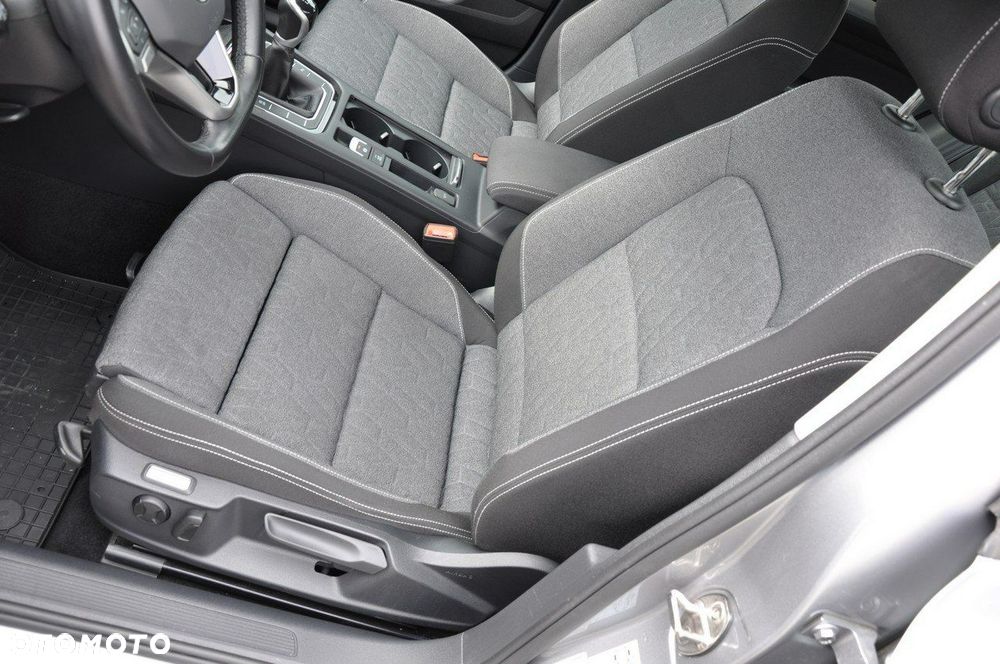 Volkswagen Passat - 11