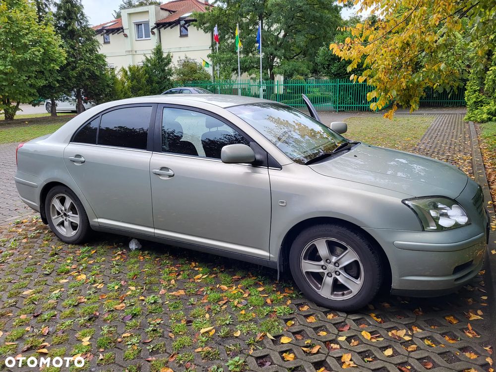 Toyota Avensis 1.6 VVT-i Luna - 1