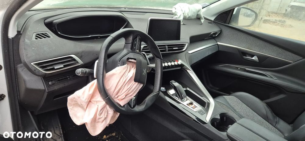 Peugeot 3008 1.2 PureTech GPF Active S&S EAT8 - 21