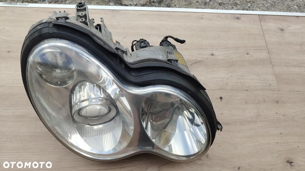 MERCEDES W203 C-KLASA LAMPA PRZÓD PRZEDNIA BI Xenon NIE Skrętny Prawa Europa