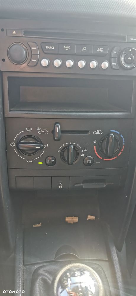 Peugeot 207 1.4 16V Trendy - 12