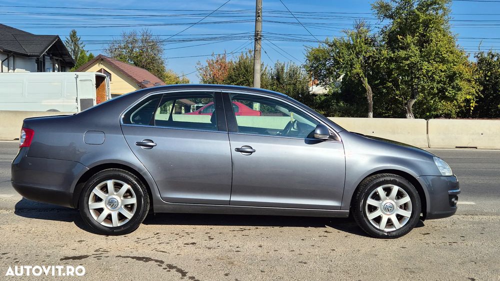 Volkswagen Jetta - 12