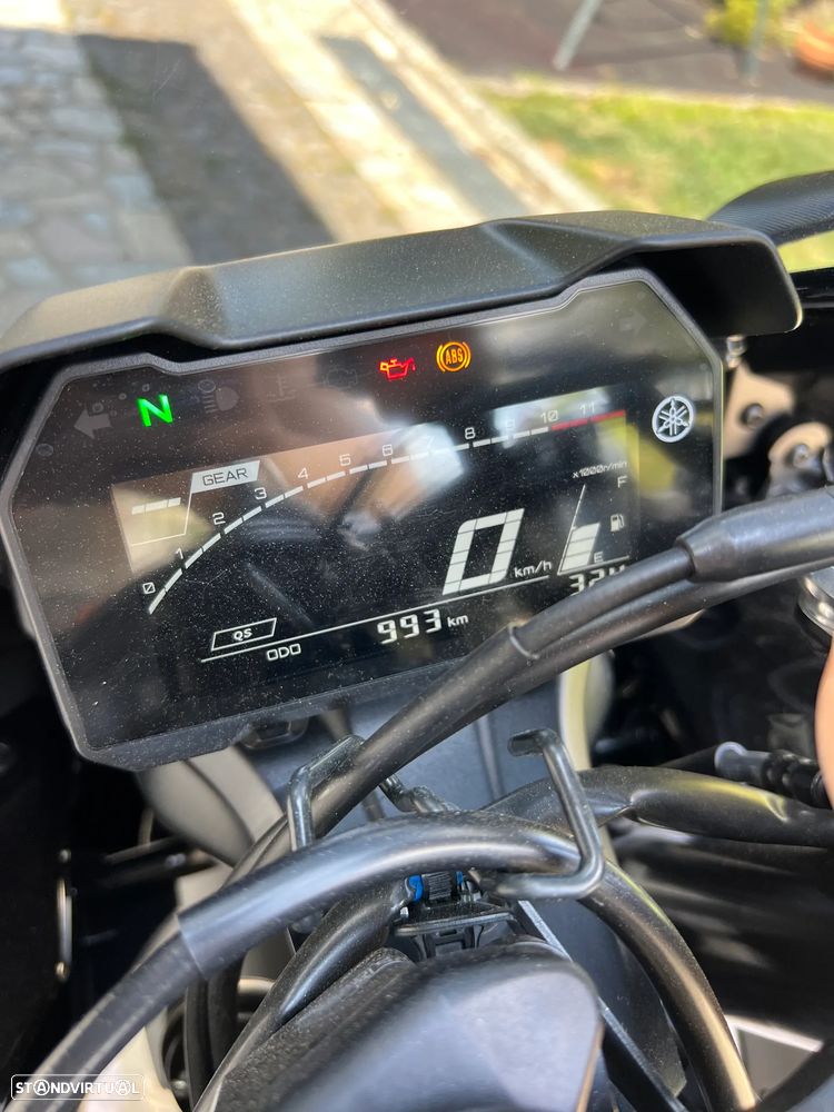 Yamaha R - 8