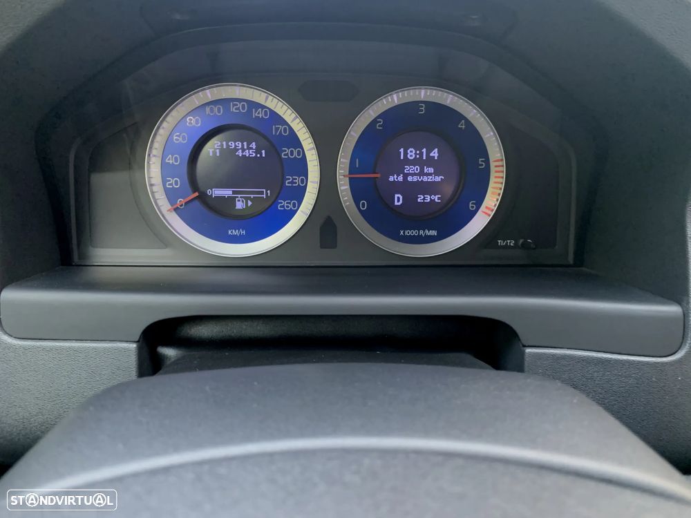 Volvo V70 2.0 D3 R-Design S/S Geartronic - 6