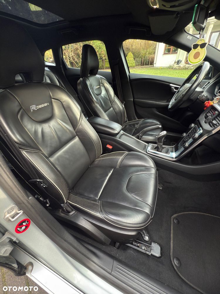 Volvo V40 D2 R-Design - 12