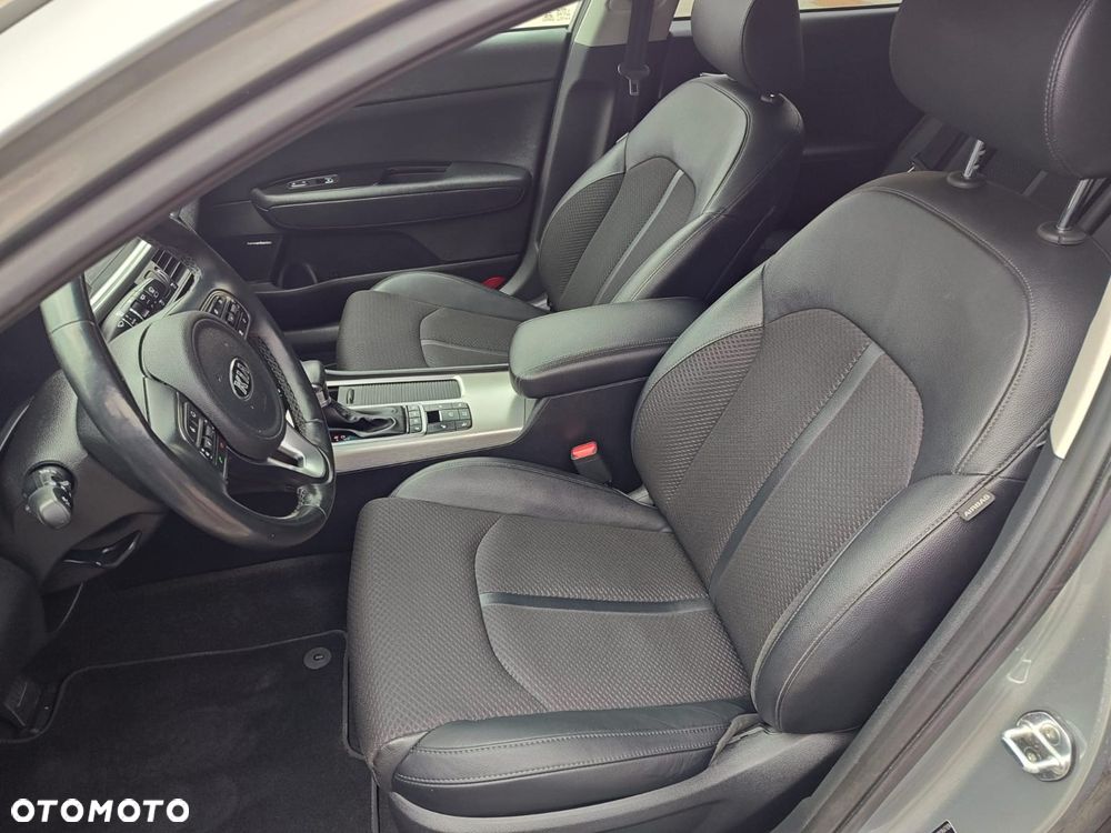 Kia Optima Plug-in Hybrid - 11