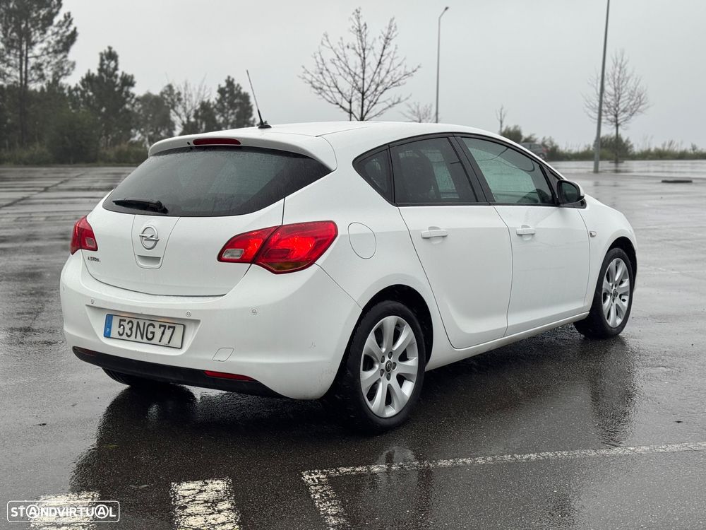 Opel Astra 1.3 CDTi Executive - 3