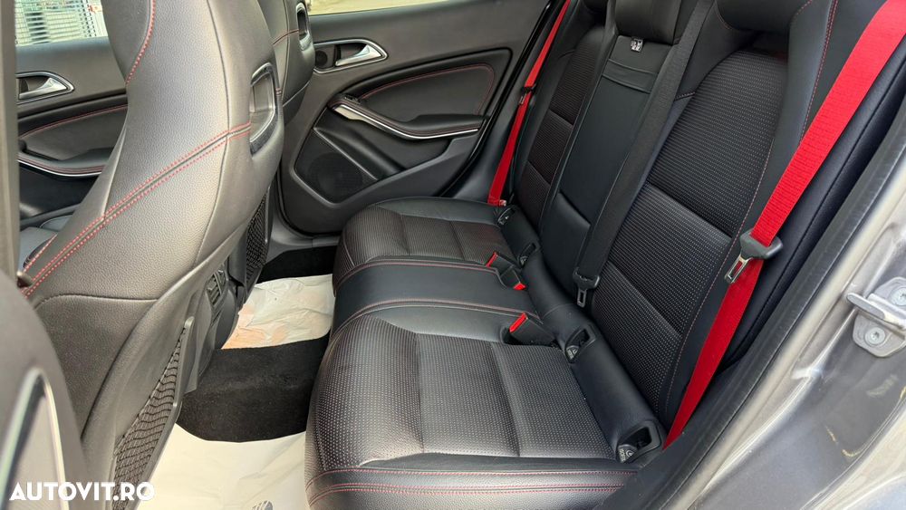 Mercedes-Benz GLA - 12