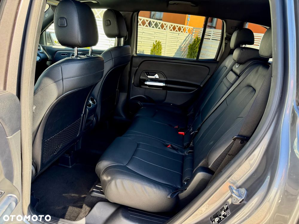 Mercedes-Benz GLB 250 4Matic 8G-DCT - 17
