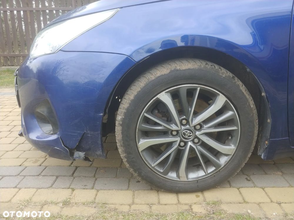 Toyota Avensis 2.0 D-4D Premium - 8