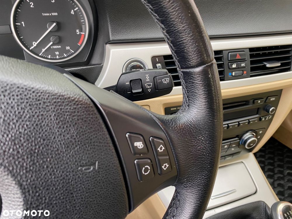 BMW Seria 3 320d - 33