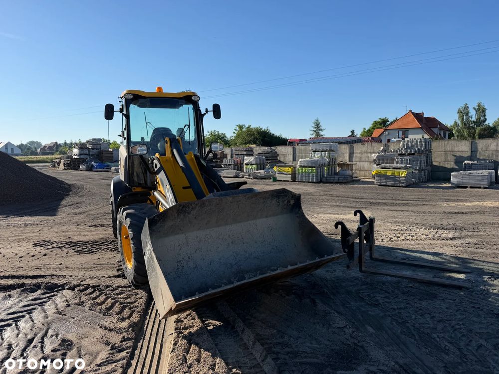 JCB 409 - 3