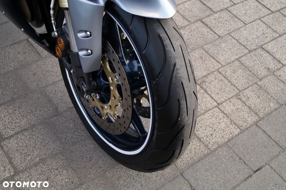 Yamaha R1 - 12