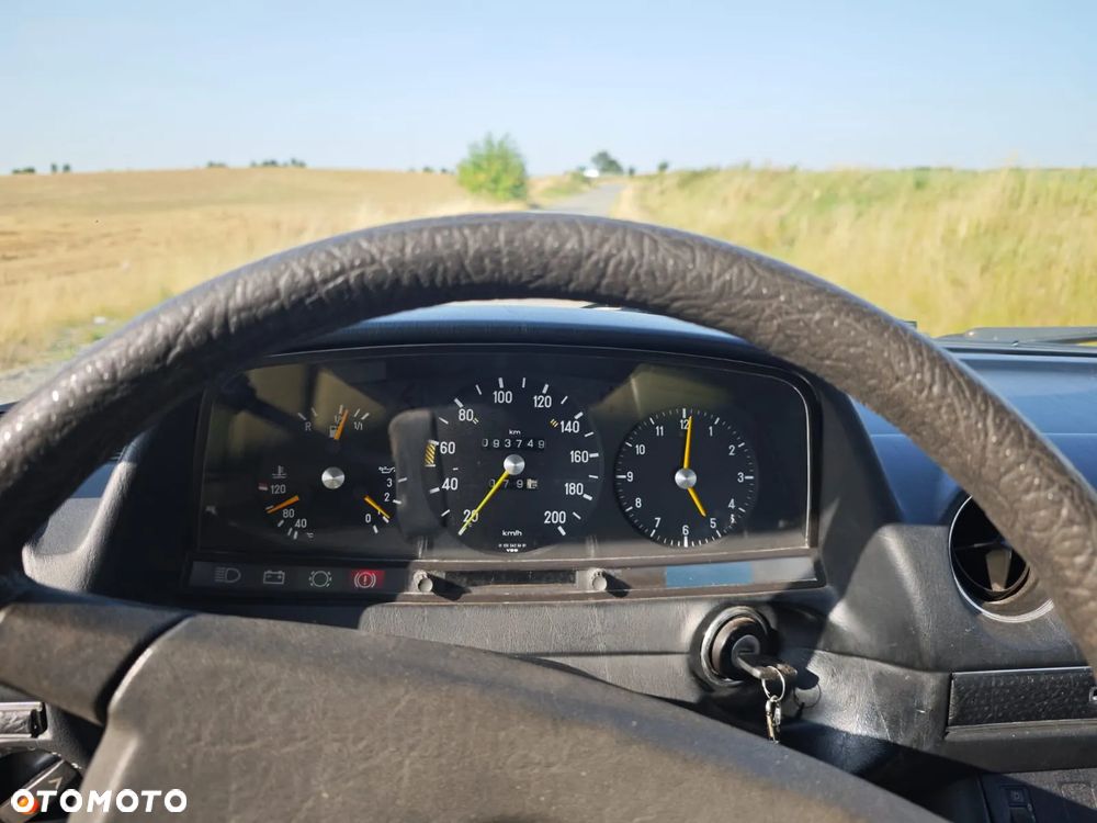 Mercedes-Benz W123 - 14