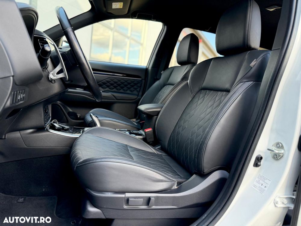 Mitsubishi Outlander - 12