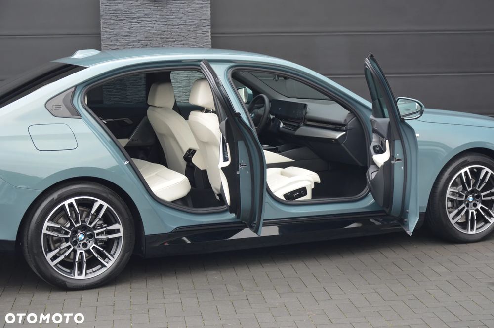 BMW Seria 5 530e - 14