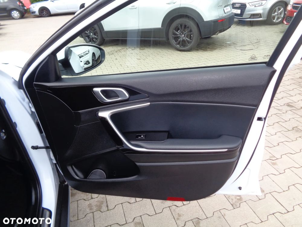 Kia XCeed 1.5 T-GDI Business Line DCT - 24