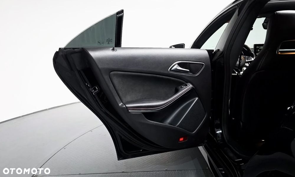 Mercedes-Benz CLA - 14