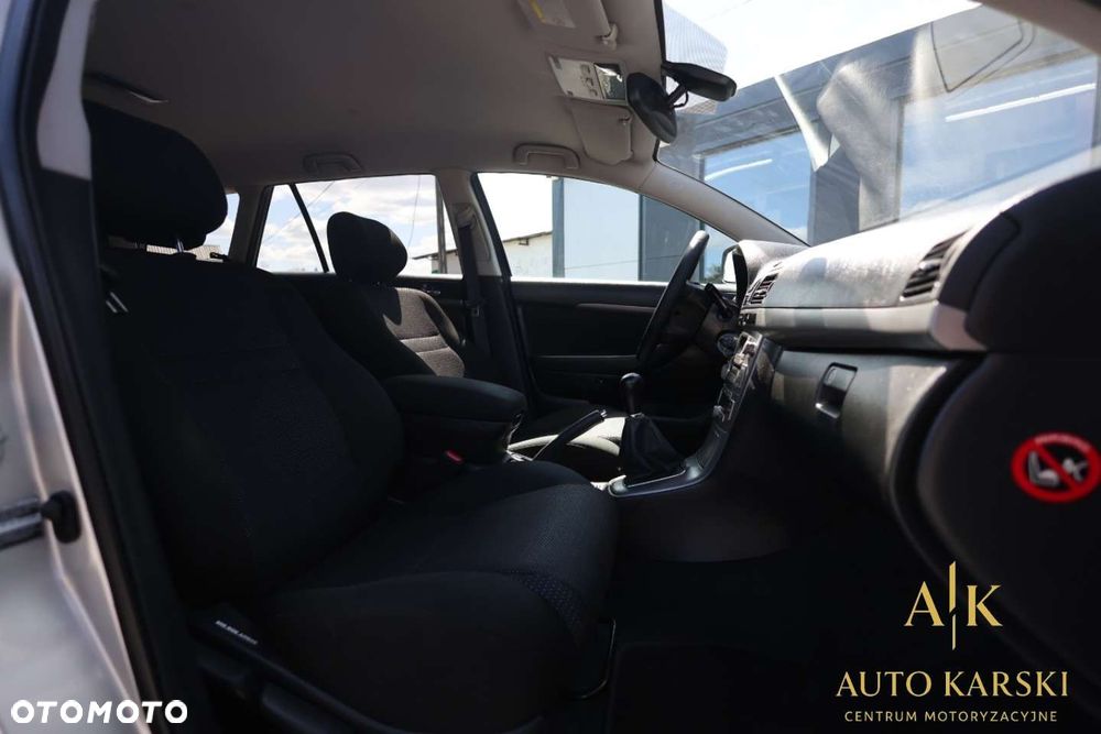 Toyota Avensis - 34