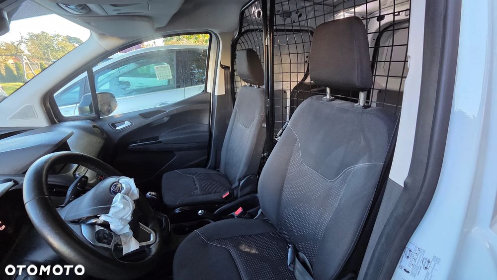 Ford Transit Courier - 24