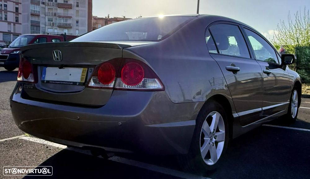 Honda Civic 1.8 ES - 5