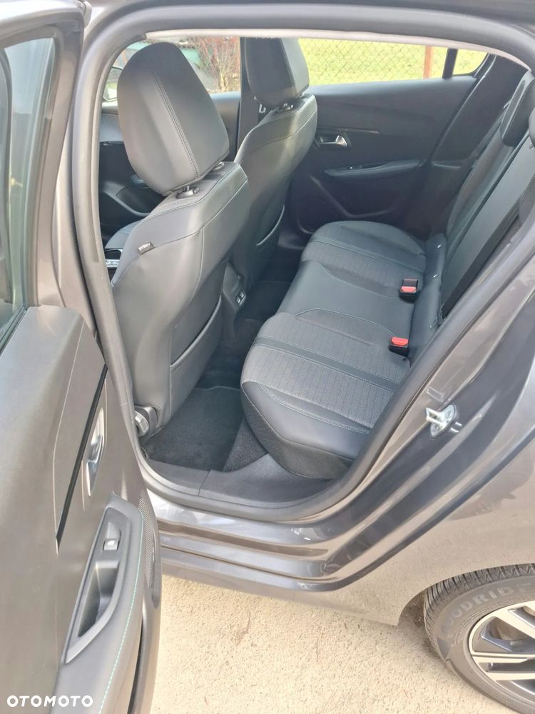 Peugeot 208 PureTech 100 Business - 24