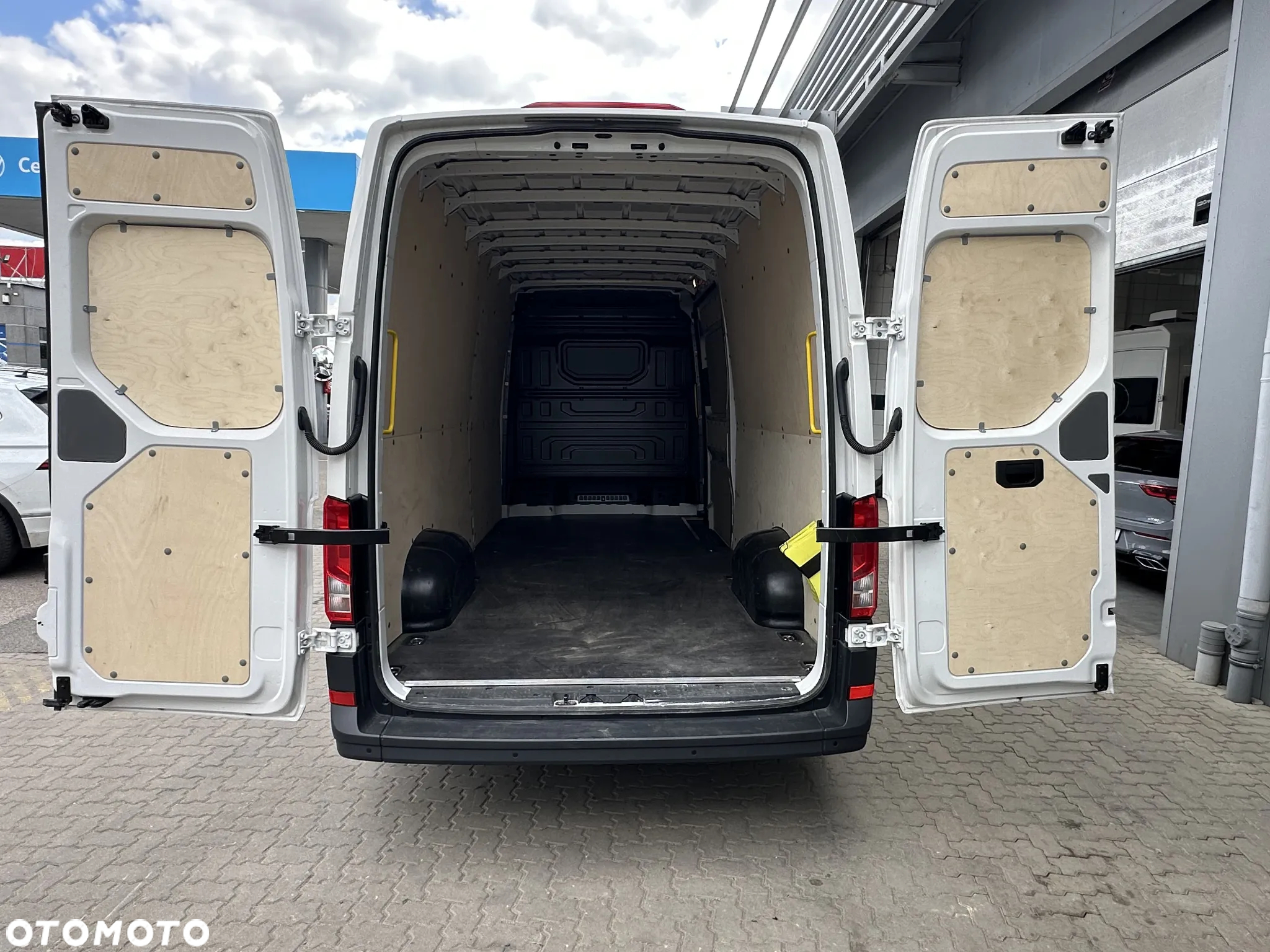 Volkswagen Crafter - 11