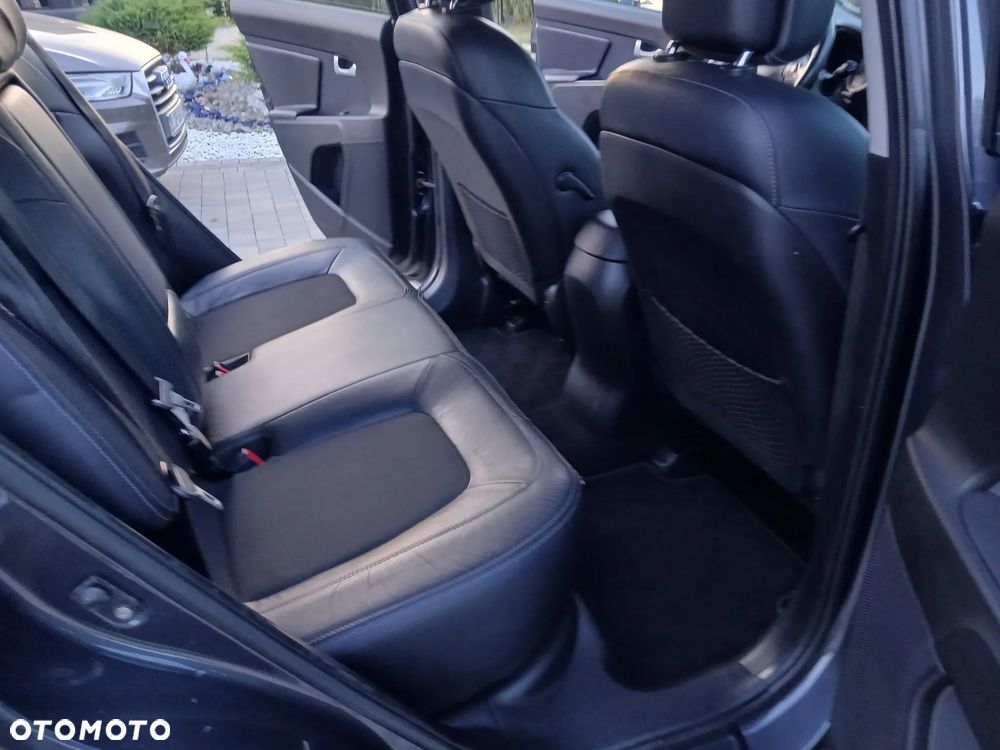 Kia Sportage 2.0 L - 13