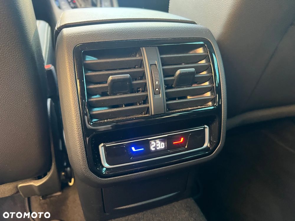 Volkswagen Passat 2.0 TDI Elegance DSG - 26