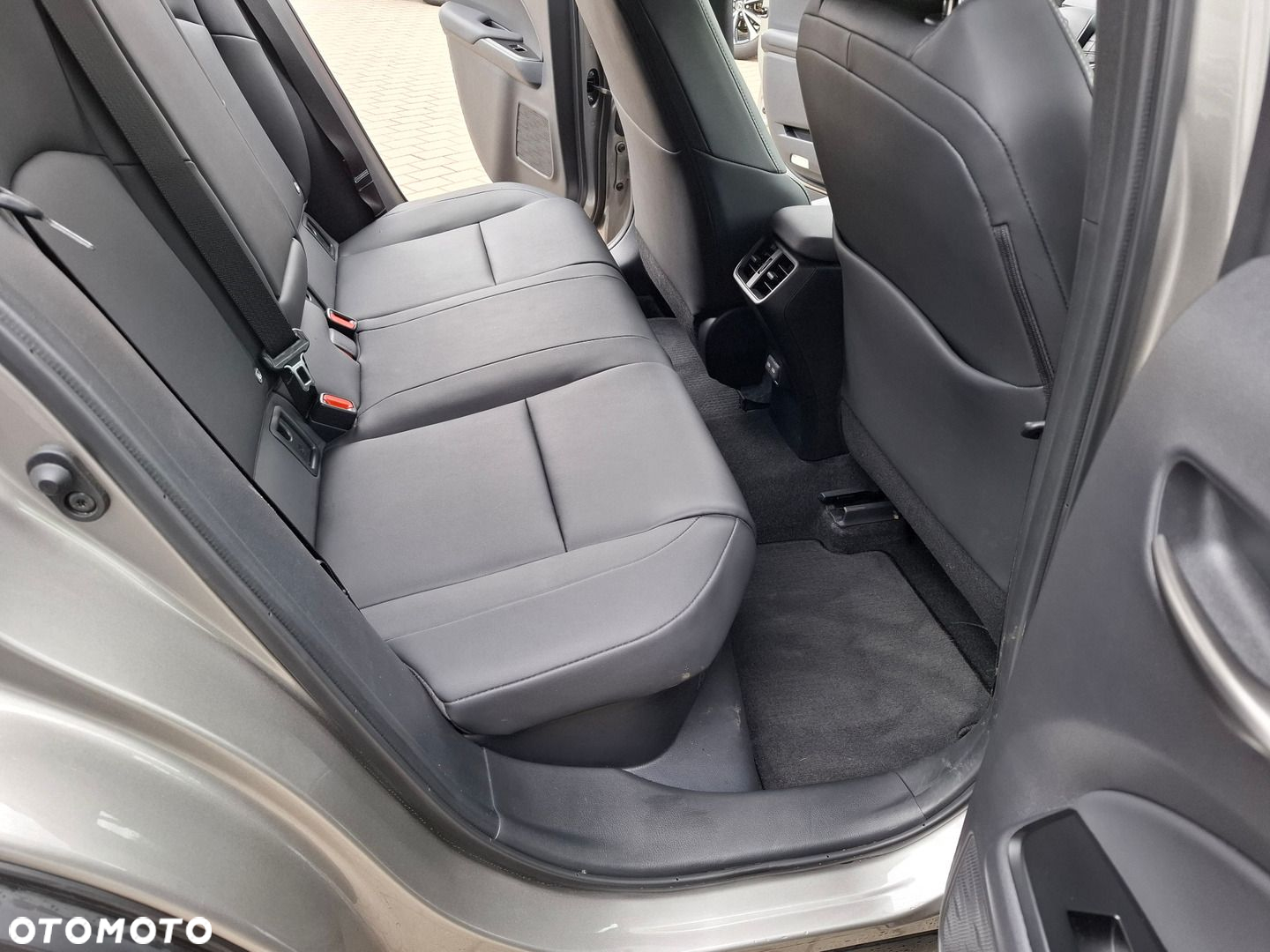 Lexus UX 250h GPF F Impression 2WD - 26
