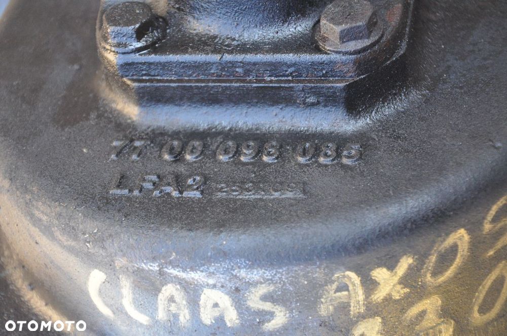 PRZYSTAWKA PRZEDNIEGO NAPĘDU CLAAS AXOS 330 NR 7700096085 - 2