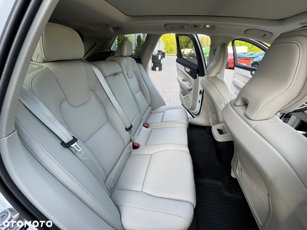 Volvo XC 60 B5 B AWD Plus Dark - 15