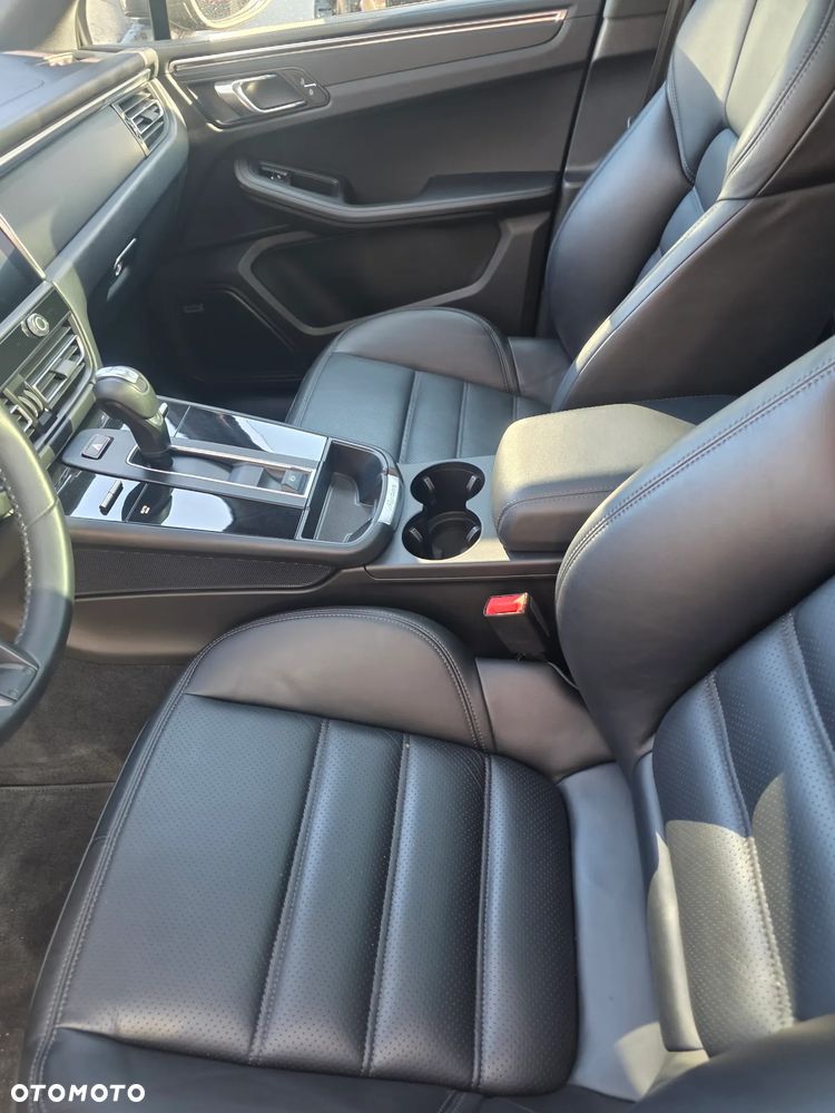 Porsche Macan T - 13