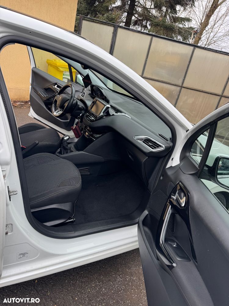 Peugeot 208 PureTech 82 Start & Stop Allure - 10