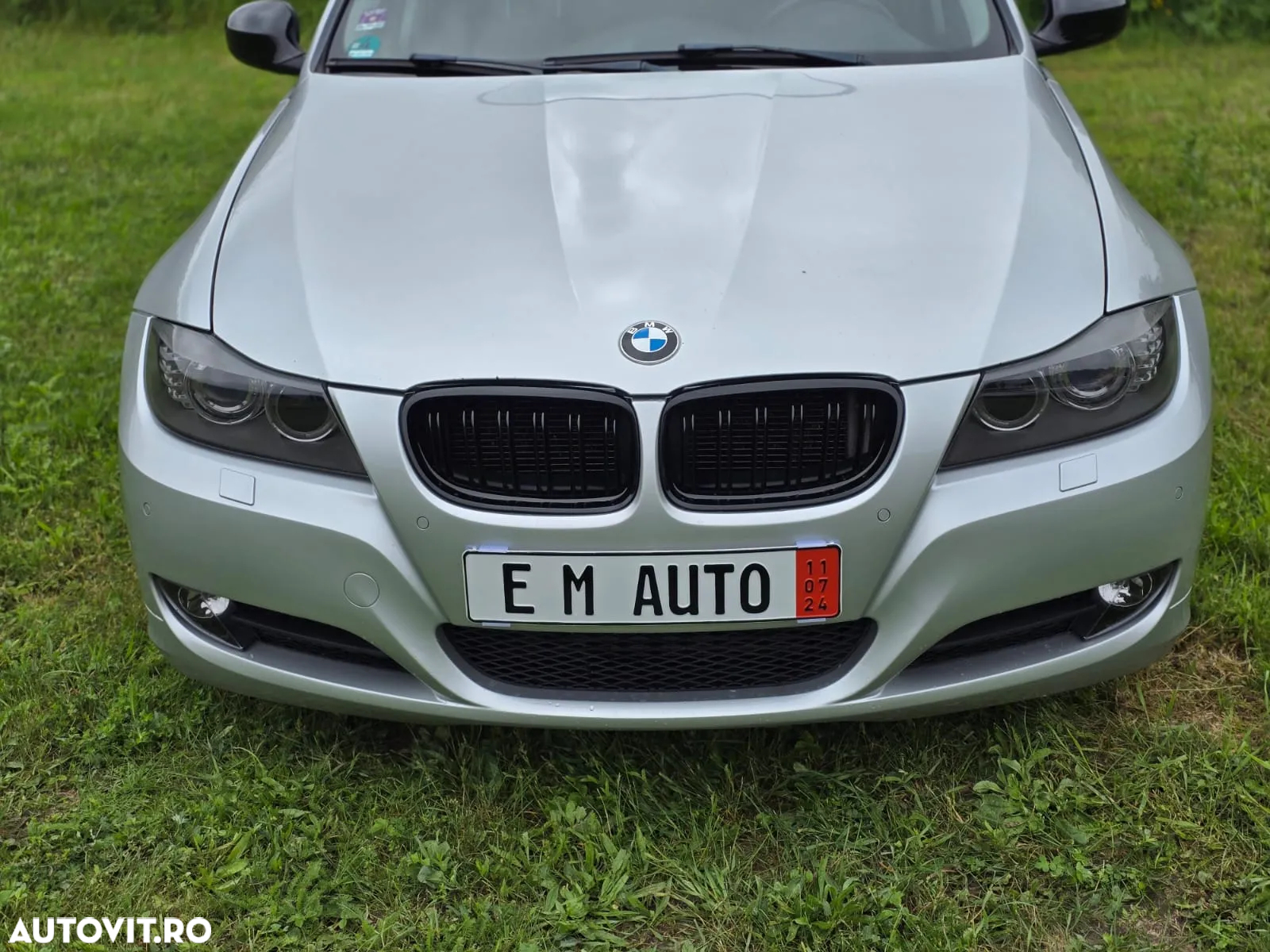 BMW Seria 3 320d DPF Touring Aut. - 3