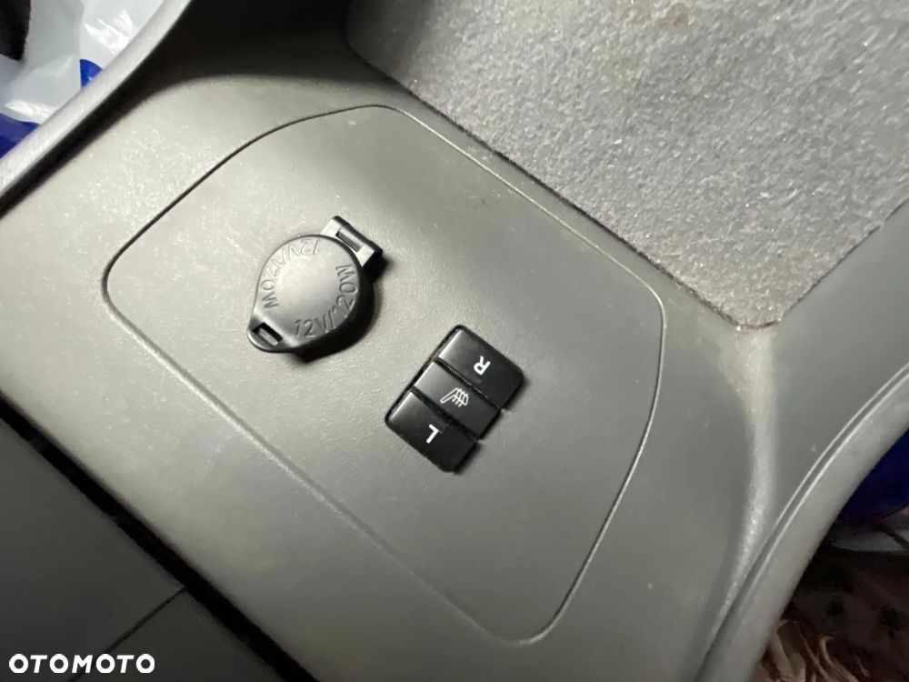 Toyota Prius (Hybrid) Sol - 18