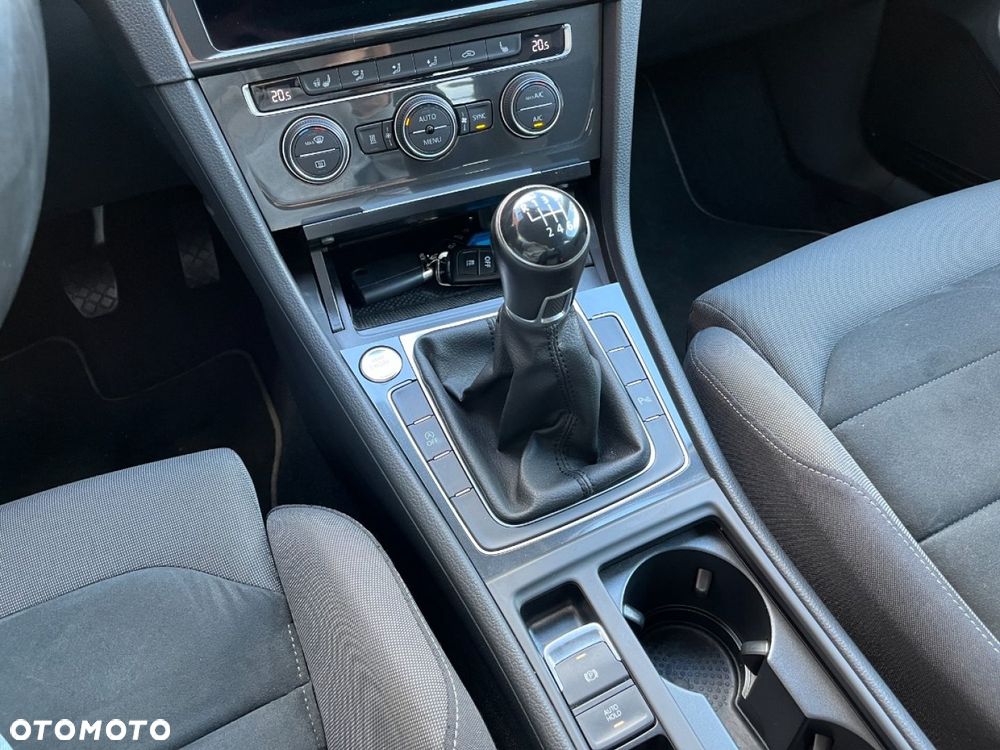 Volkswagen Golf Variant 2.0 TDI SCR Highline - 27