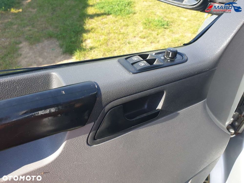 Volkswagen T5 LONG 9 OSÓB Z WINDĄ DLA NIEPEŁONSPRAWNYCH - 26