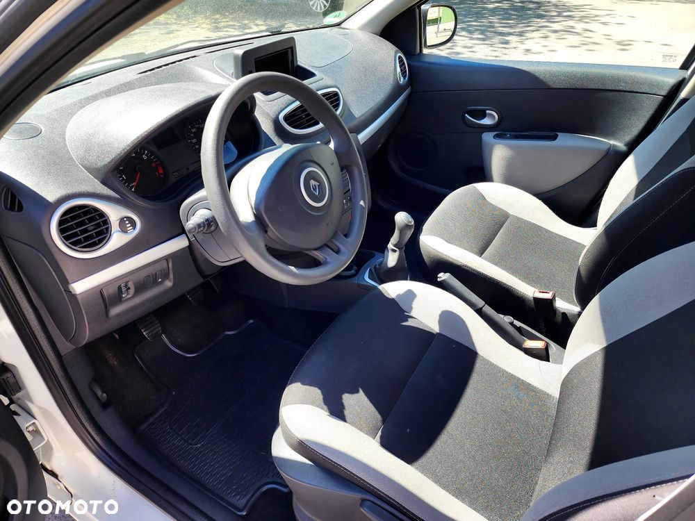 Renault Clio 1.2 16V 75 Expression - 22