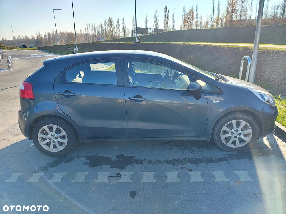 Kia Rio 1.2 L - 2