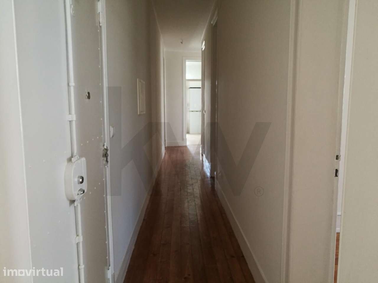 APARTAMENTO DE 7 ASSOALHADAS, REMODELADO, JUNTO AO CAMPO PEQUENO - Grande imagem: 4/23