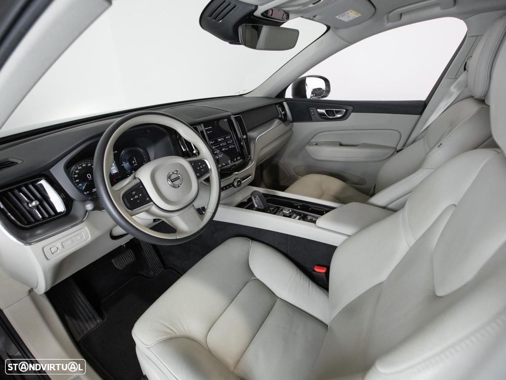 Volvo XC 60 2.0 T8 PHEV Momentum Plus AWD - 8