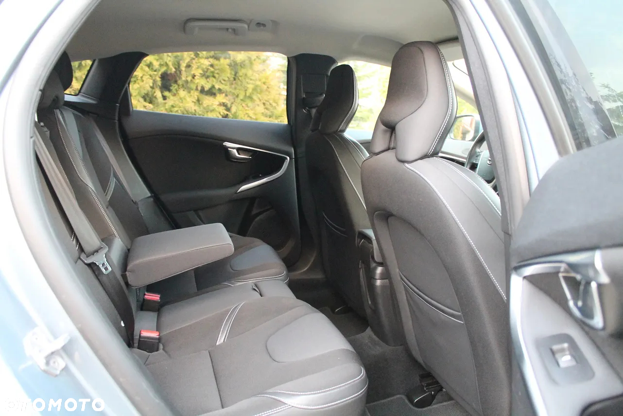 Volvo V40 D2 Momentum - 19