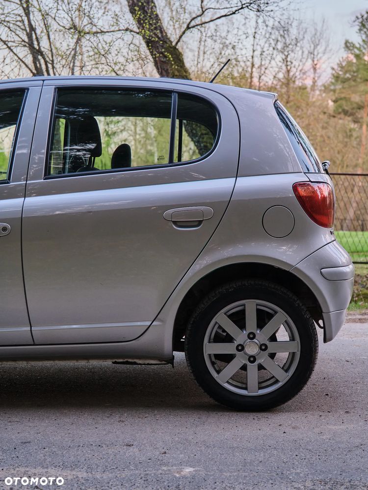 Toyota Yaris 1.3 VVT-i Executive - 4