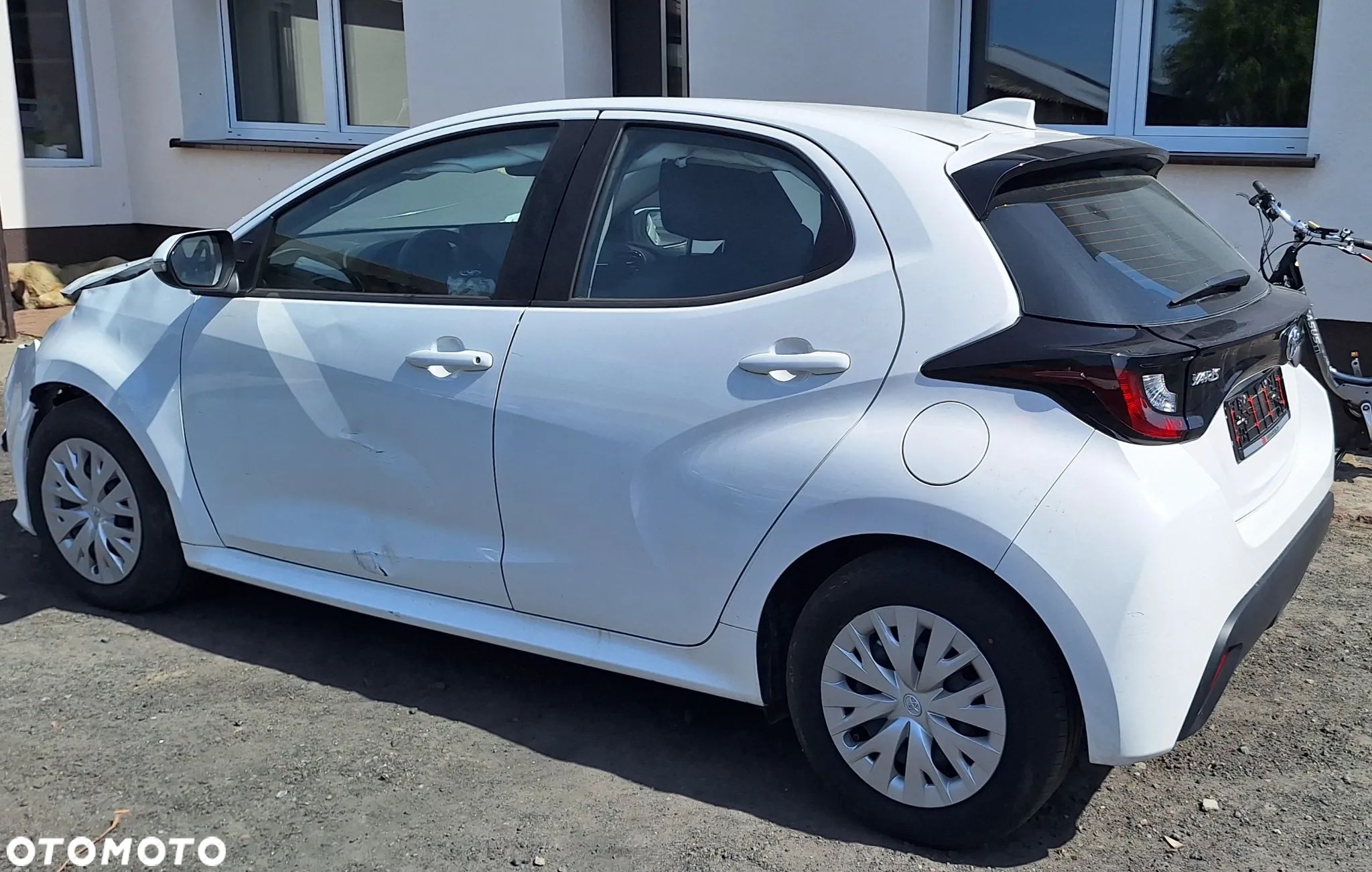 Toyota Yaris ver-hybrid-1-5-comfort - 1