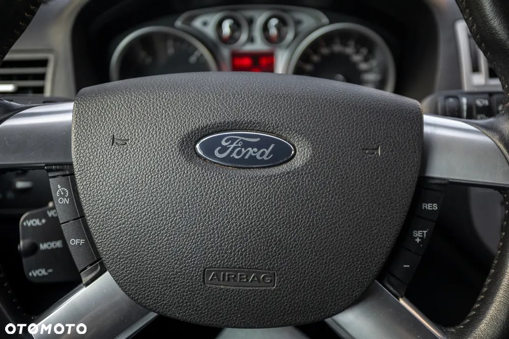 Ford Kuga 2.0 TDCi 4x4 Titanium - 32