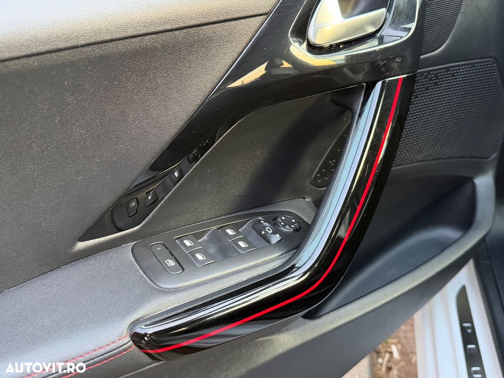 Peugeot 208 PureTech 110 Stop & Start Signature - 10