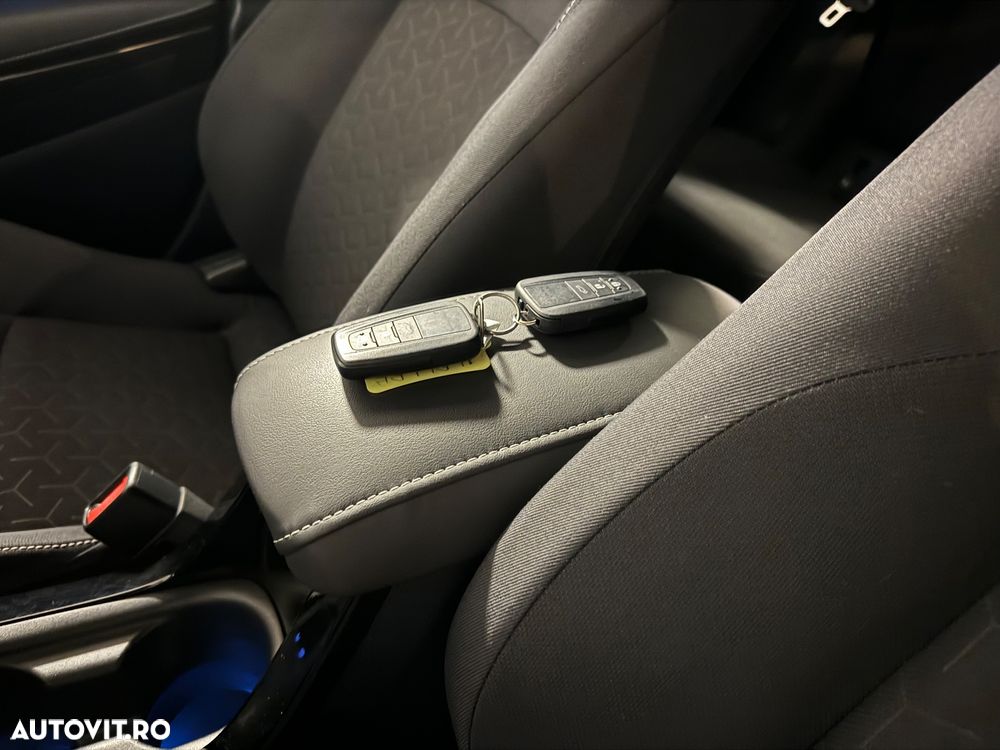 Toyota Corolla 1.8 Hybrid Team Deutschland - 22