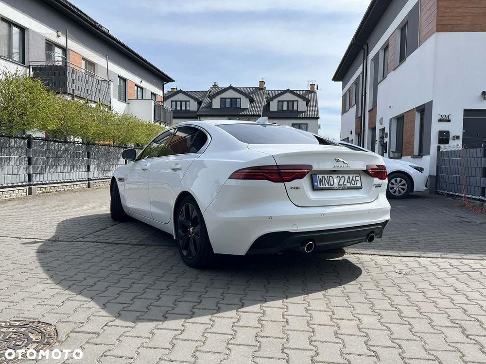 Jaguar XE - 6