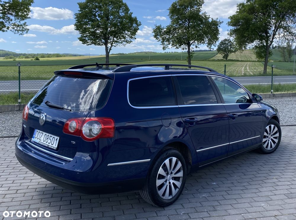 Volkswagen Passat - 4